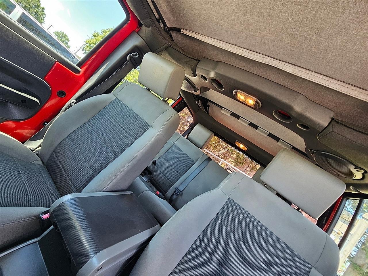 Jeep Wrangler Unlimited Sport 4WD 2010