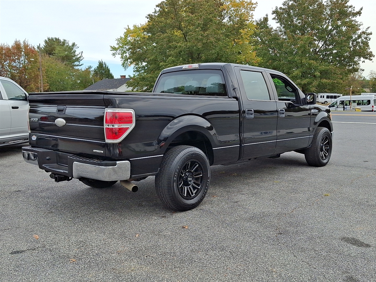 Ford F-150 XL SuperCrew 5.5-ft. Bed 2WD 2011 Ford F-150 XL SuperCrew 5.5-ft. Bed 2WD 2011