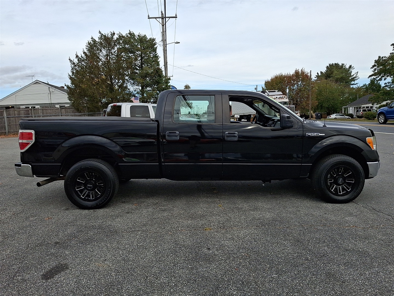 Ford F-150 XL SuperCrew 5.5-ft. Bed 2WD 2011 Ford F-150 XL SuperCrew 5.5-ft. Bed 2WD 2011