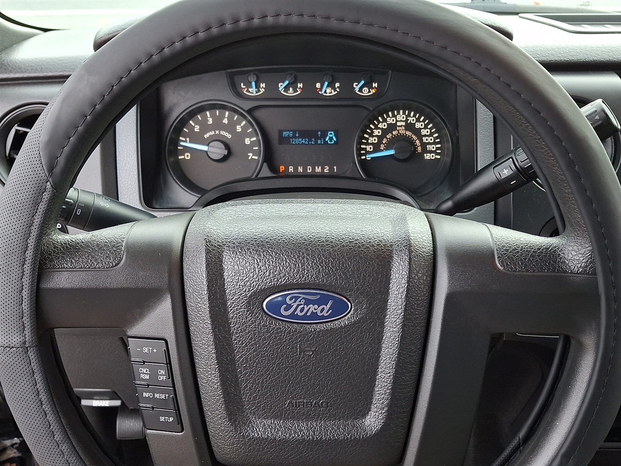 Ford F-150 XL SuperCrew 5.5-ft. Bed 2WD 2011 Ford F-150 XL SuperCrew 5.5-ft. Bed 2WD 2011