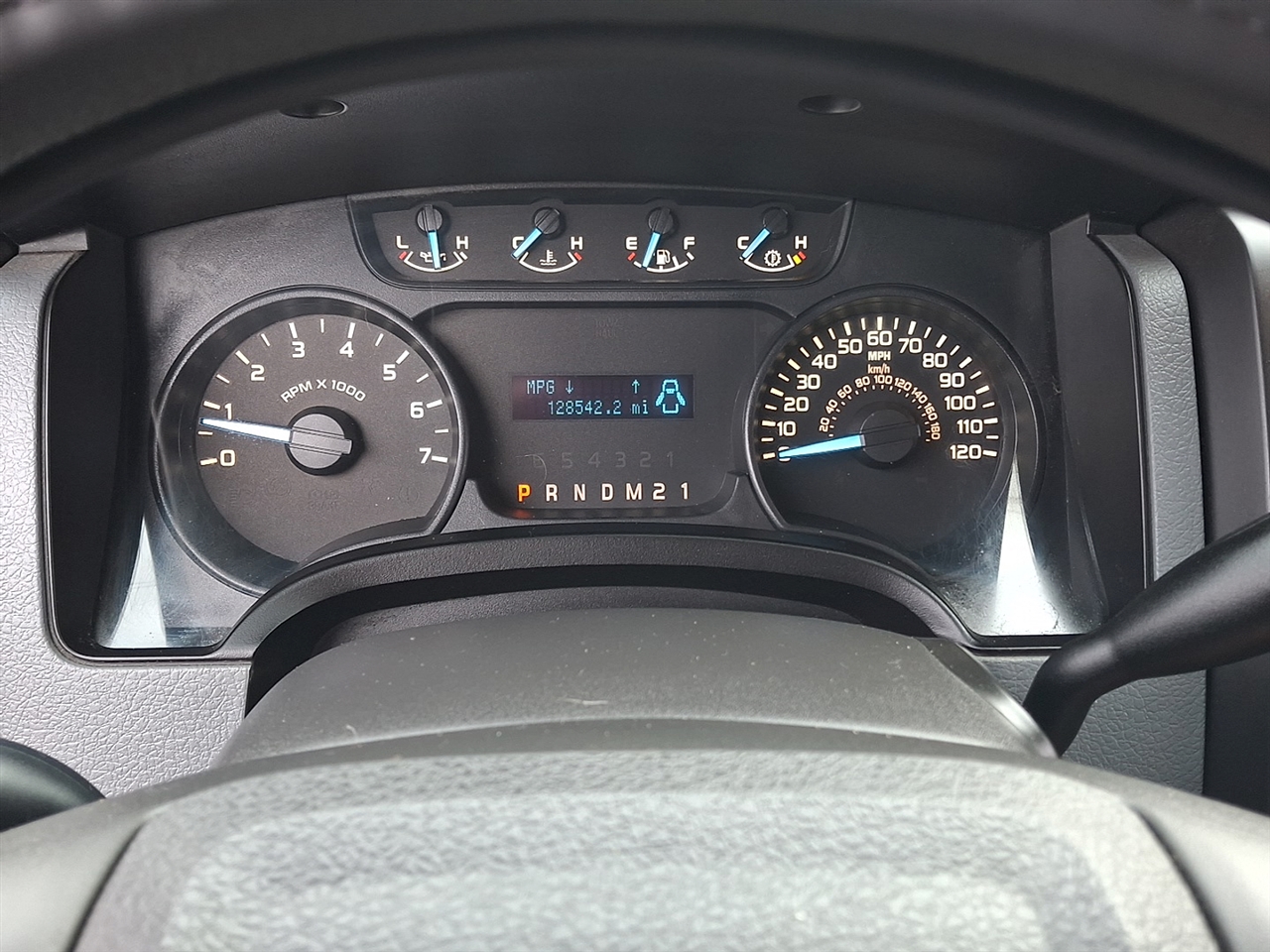 Ford F-150 XL SuperCrew 5.5-ft. Bed 2WD 2011 Ford F-150 XL SuperCrew 5.5-ft. Bed 2WD 2011