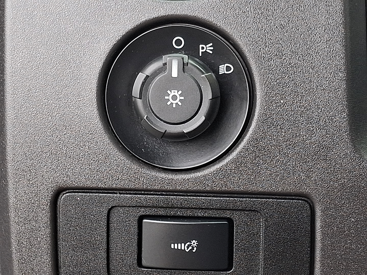 Ford F-150 XL SuperCrew 5.5-ft. Bed 2WD 2011 Ford F-150 XL SuperCrew 5.5-ft. Bed 2WD 2011