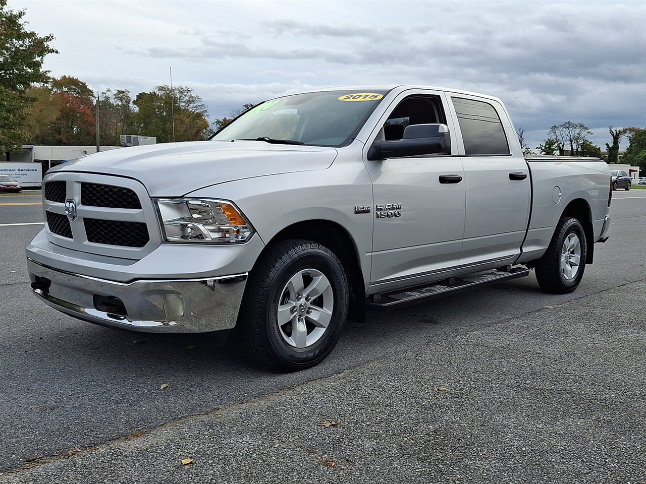 RAM 1500 Tradesman Crew Cab LWB 4WD 2015 RAM 1500 Tradesman Crew Cab LWB 4WD 2015