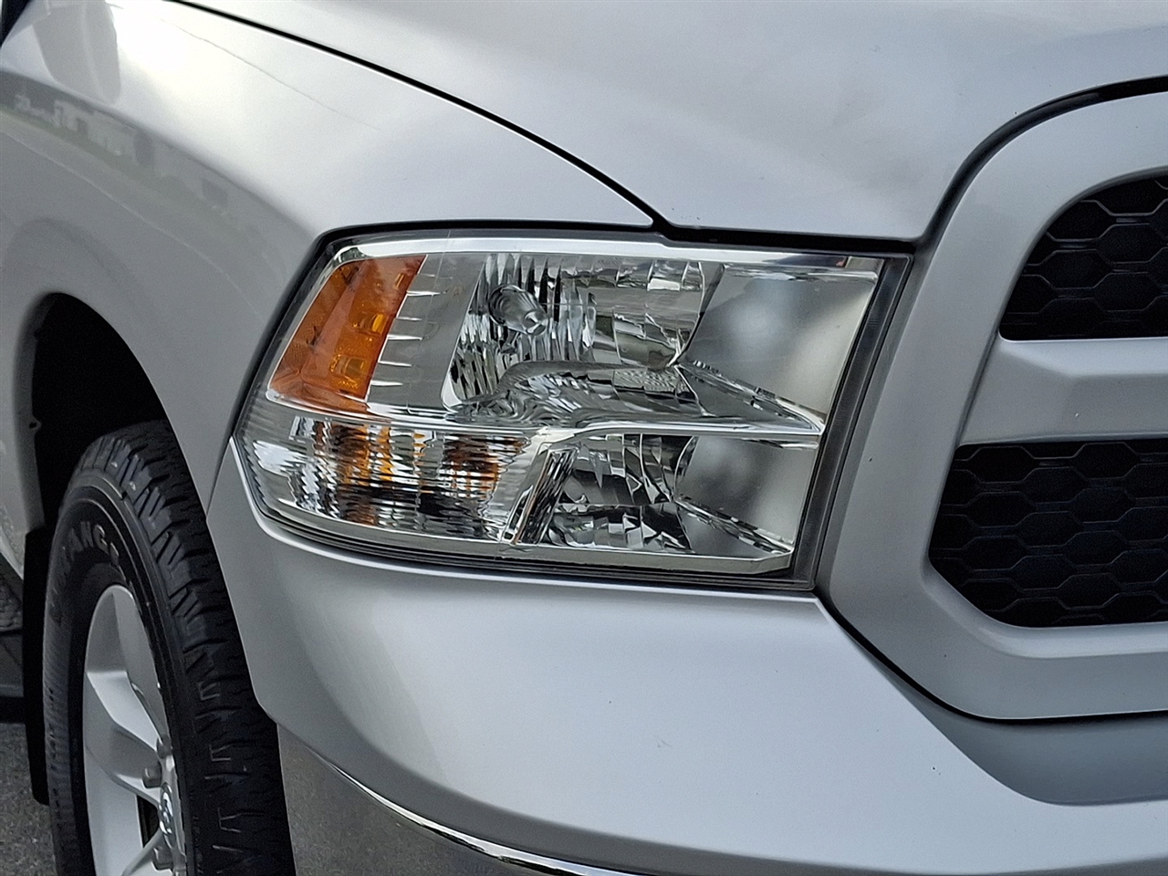 RAM 1500 Tradesman Crew Cab LWB 4WD 2015 RAM 1500 Tradesman Crew Cab LWB 4WD 2015