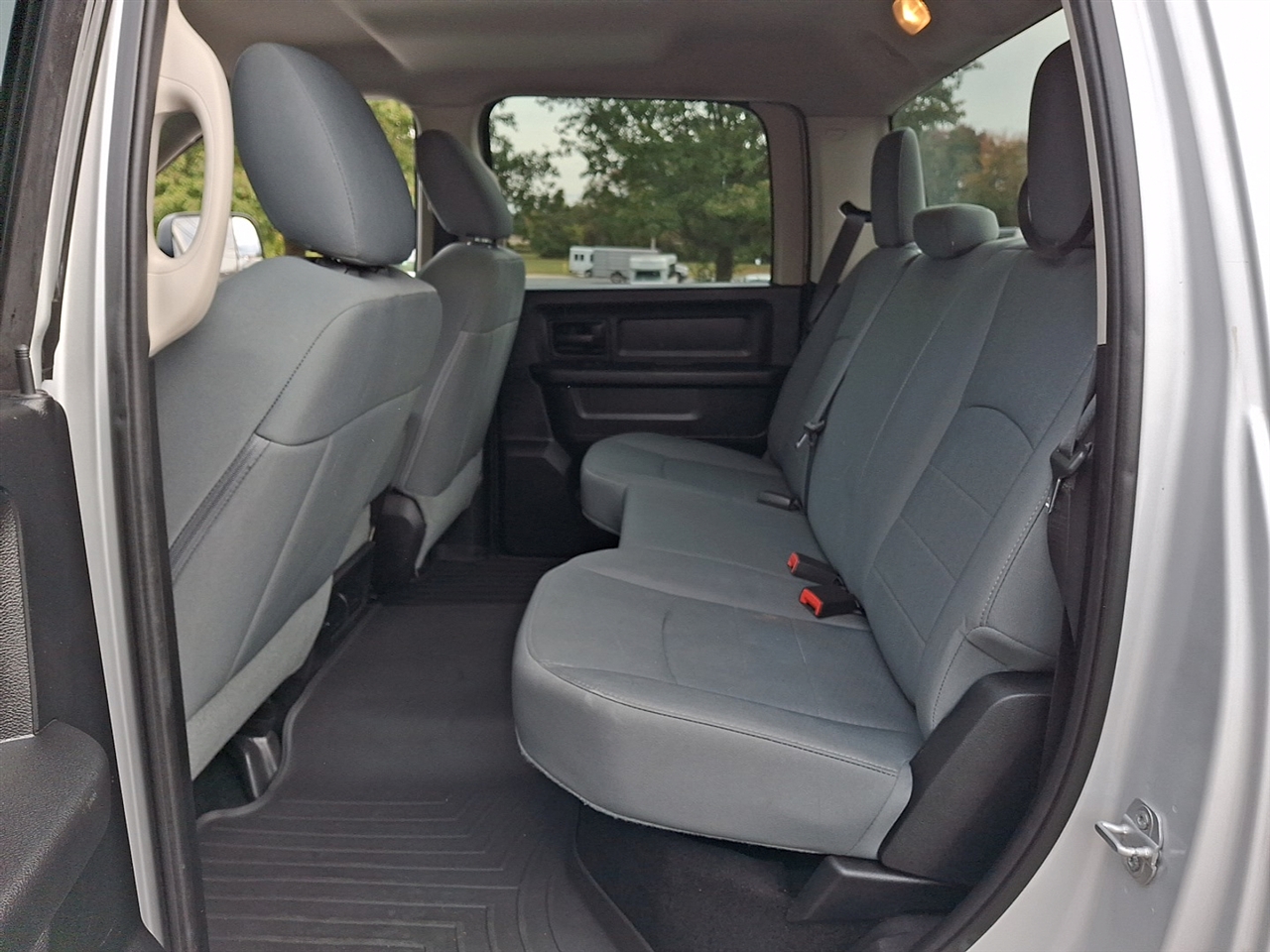 RAM 1500 Tradesman Crew Cab LWB 4WD 2015 RAM 1500 Tradesman Crew Cab LWB 4WD 2015