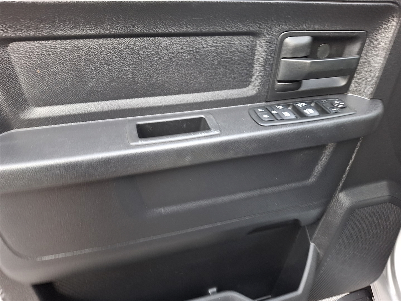 RAM 1500 Tradesman Crew Cab LWB 4WD 2015 RAM 1500 Tradesman Crew Cab LWB 4WD 2015