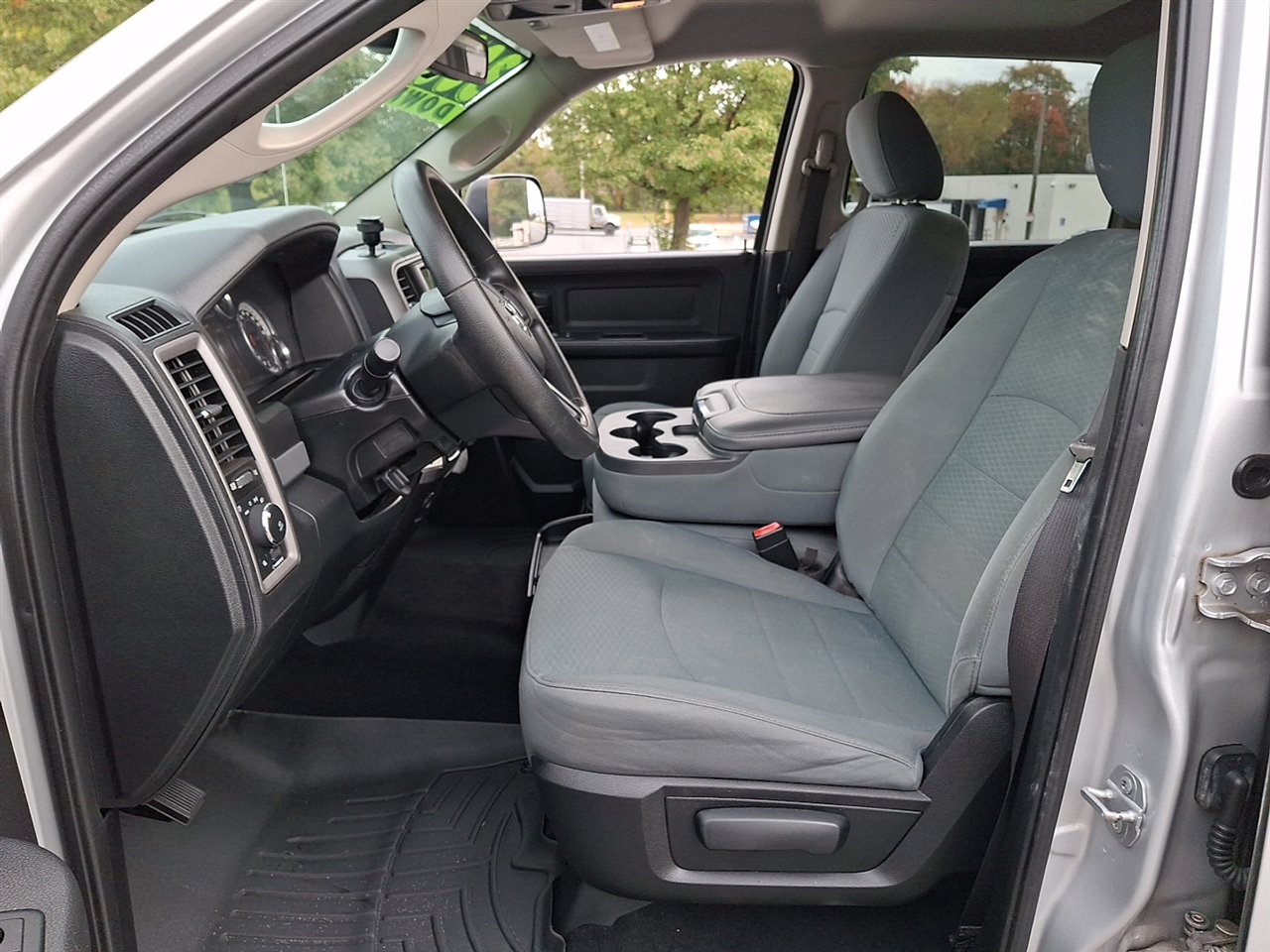 RAM 1500 Tradesman Crew Cab LWB 4WD 2015 RAM 1500 Tradesman Crew Cab LWB 4WD 2015