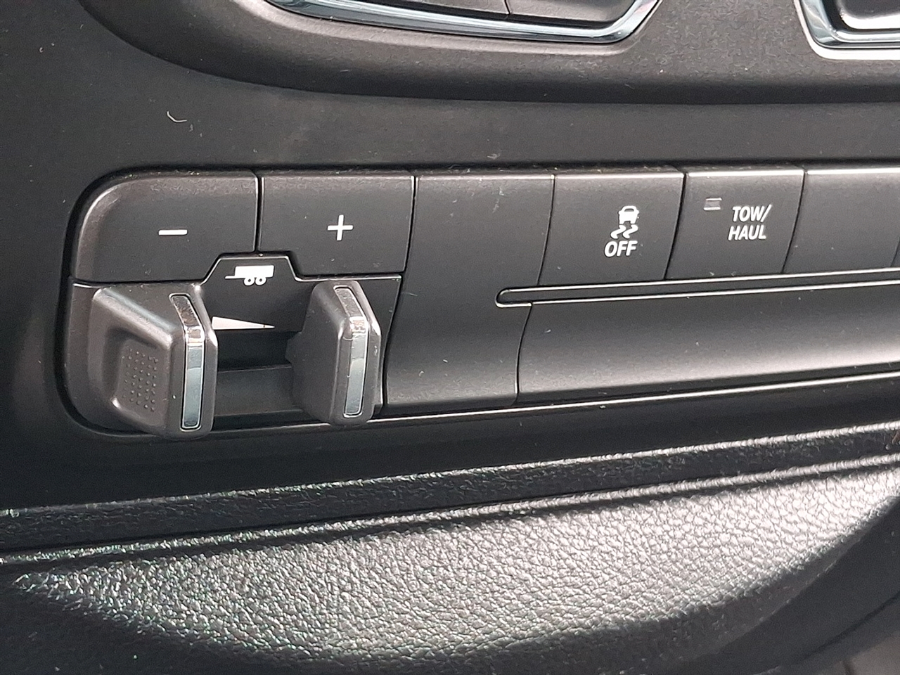 RAM 1500 Tradesman Crew Cab LWB 4WD 2015 RAM 1500 Tradesman Crew Cab LWB 4WD 2015