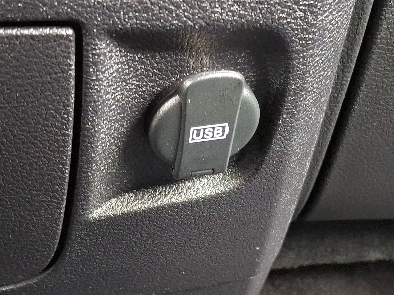 RAM 1500 Tradesman Crew Cab LWB 4WD 2015 RAM 1500 Tradesman Crew Cab LWB 4WD 2015