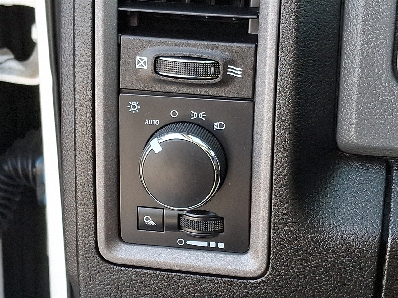 Dodge 1500 Classic Tradesman Regular Cab SWB 2WD 2019