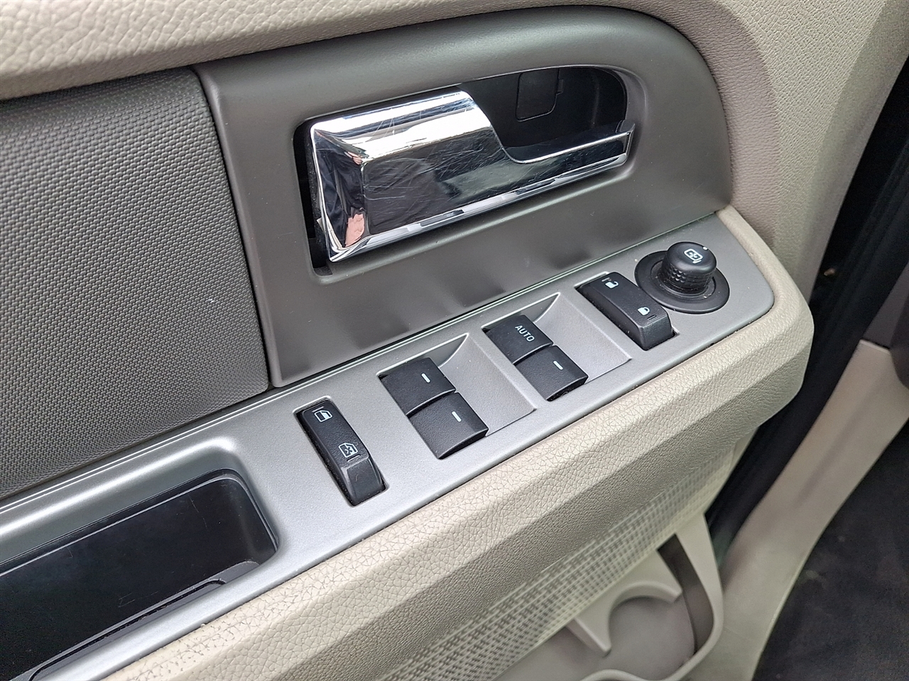 Ford Expedition XL 4WD 2014