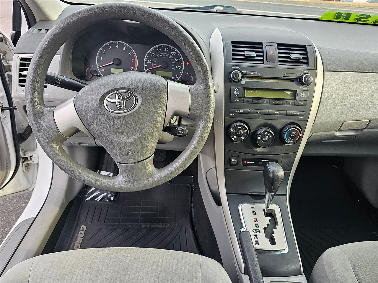 Toyota Corolla LE 4-Speed AT 2010