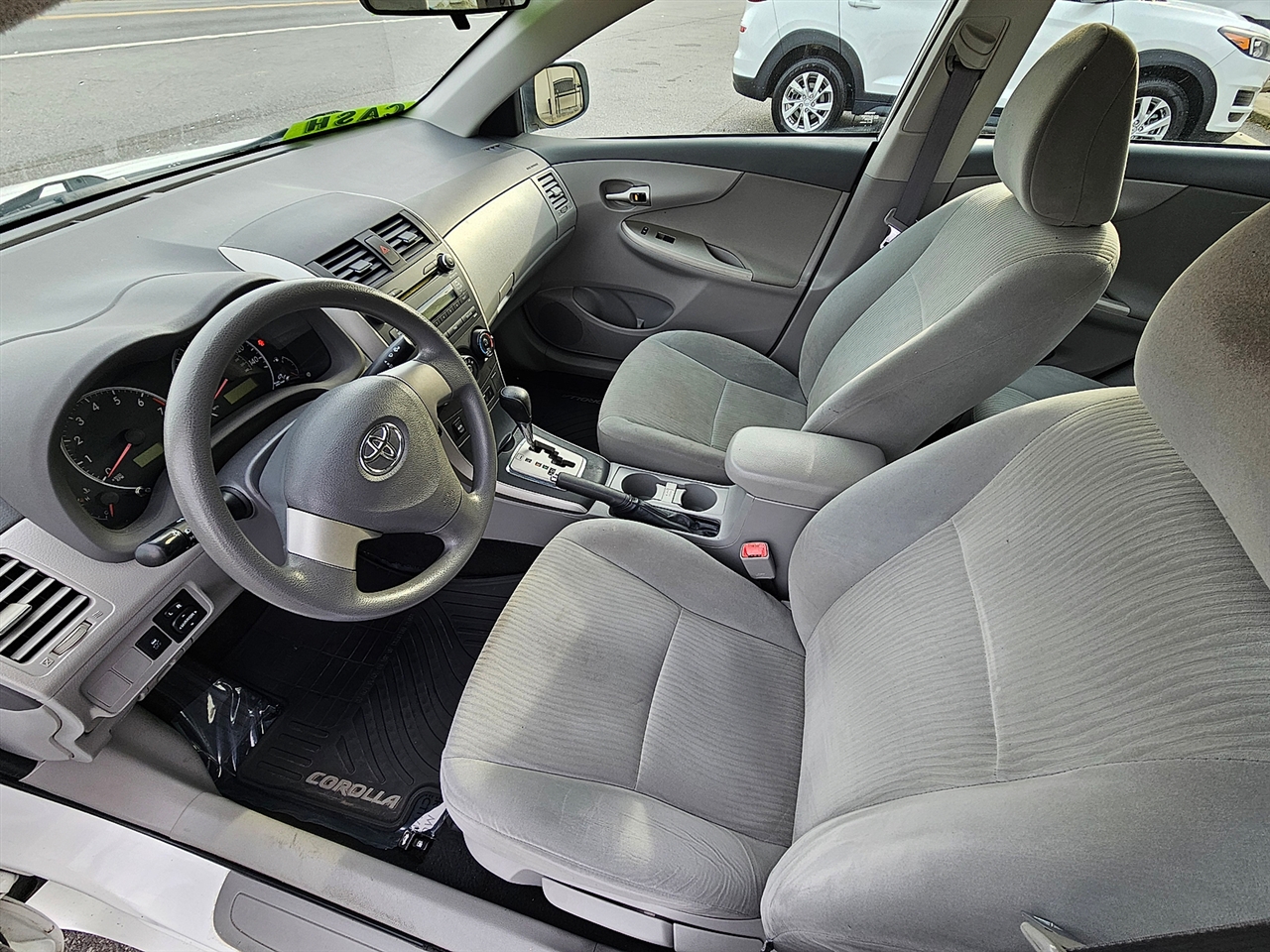 Toyota Corolla LE 4-Speed AT 2010