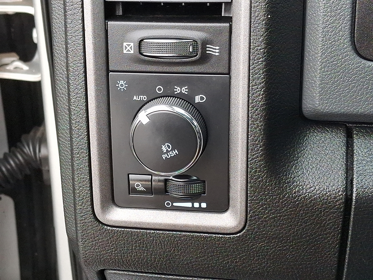 Dodge 1500 Tradesman Quad Cab 4WD 2015