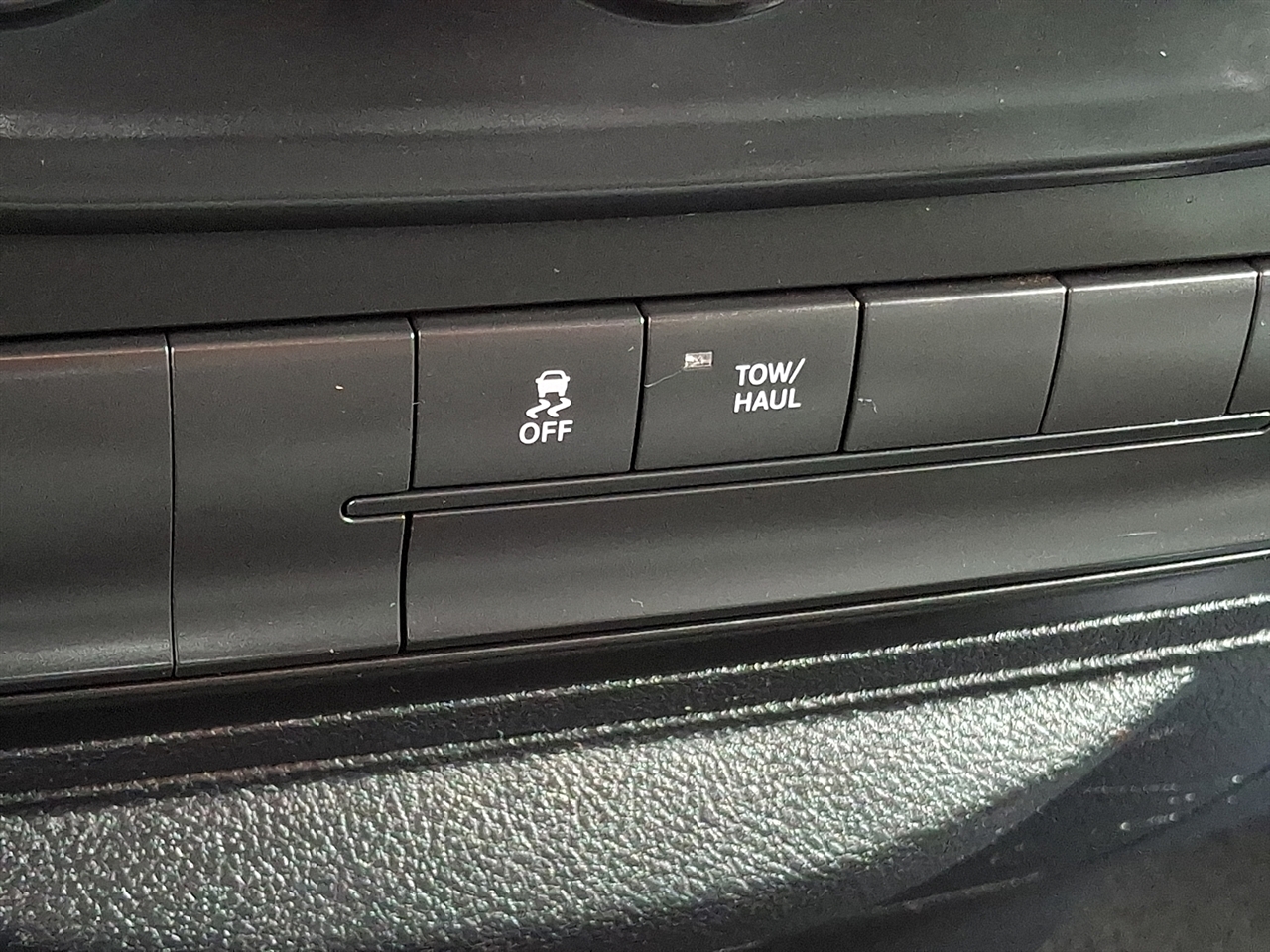 Dodge 1500 Tradesman Quad Cab 4WD 2015