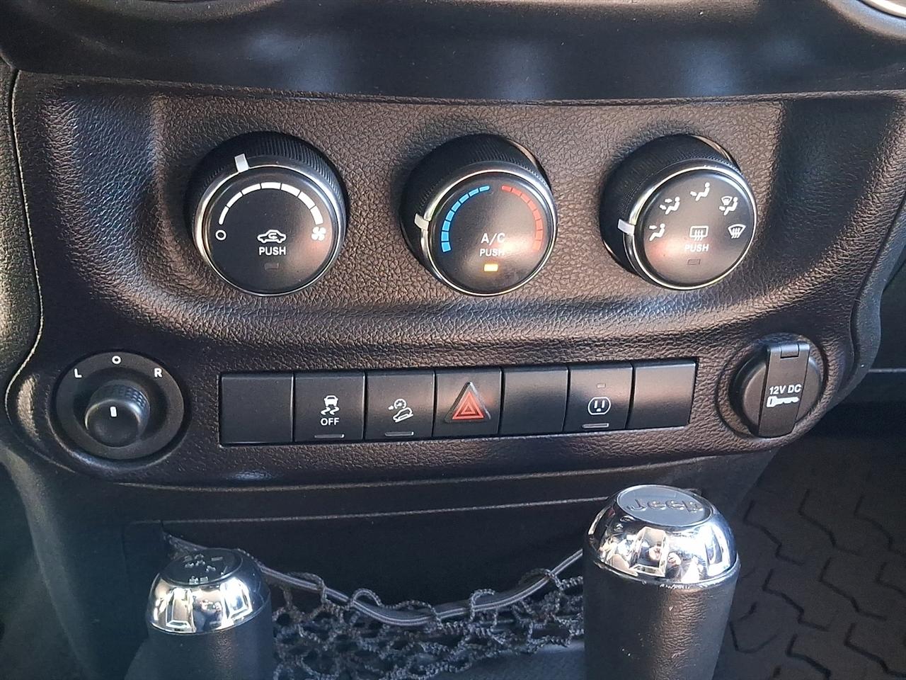 Jeep Wrangler Sahara 4WD 2015