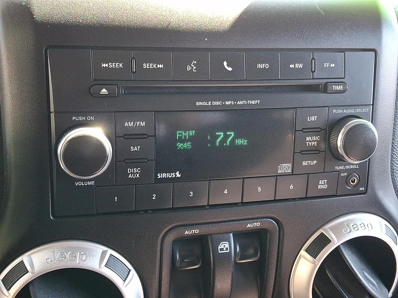 Jeep Wrangler Sahara 4WD 2015