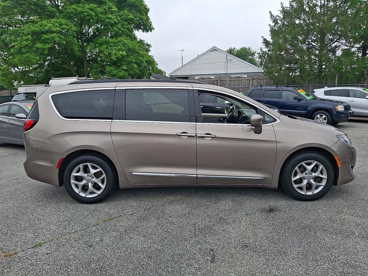 Chrysler Pacifica Touring-L 2017