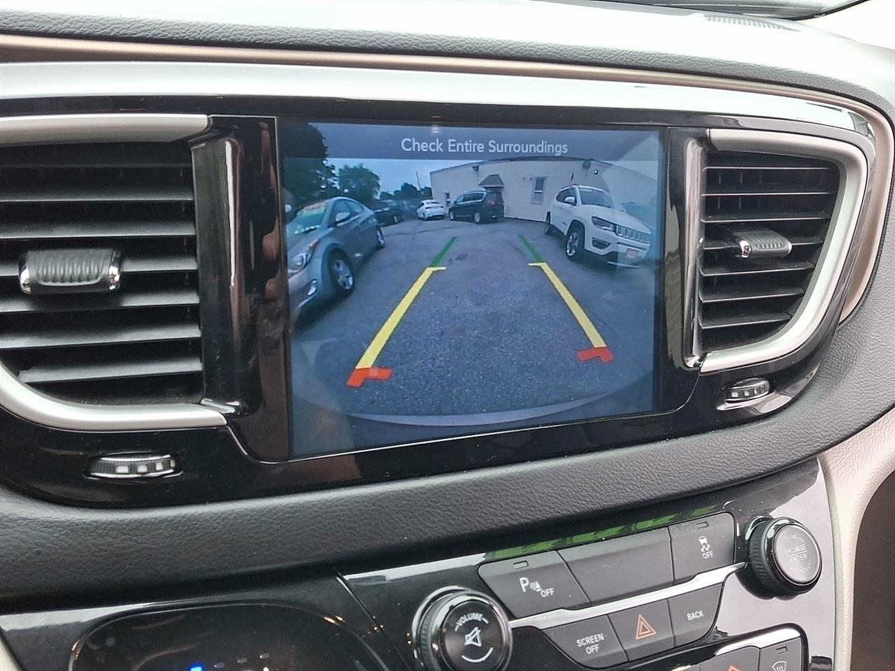 Chrysler Pacifica Touring-L 2017