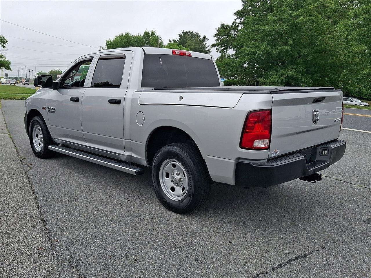 Dodge 1500 Tradesman Crew Cab SWB 4WD 2015