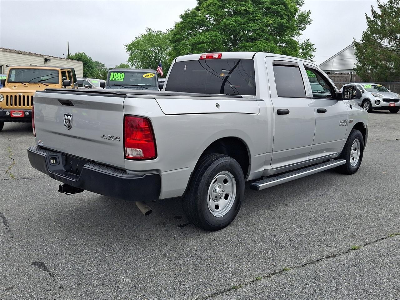 Dodge 1500 Tradesman Crew Cab SWB 4WD 2015