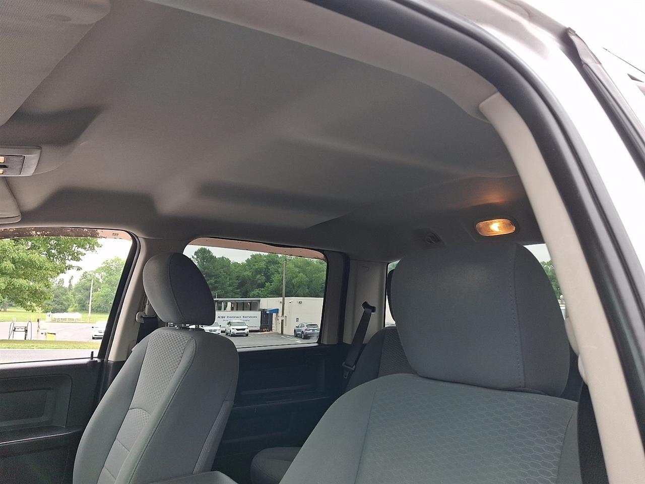 Dodge 1500 Tradesman Crew Cab SWB 4WD 2015