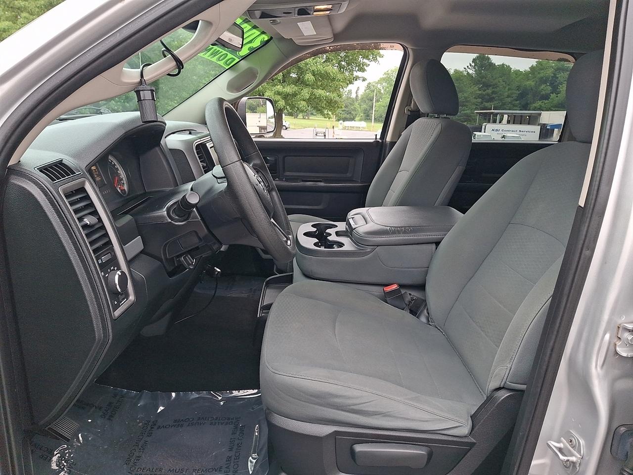 Dodge 1500 Tradesman Crew Cab SWB 4WD 2015