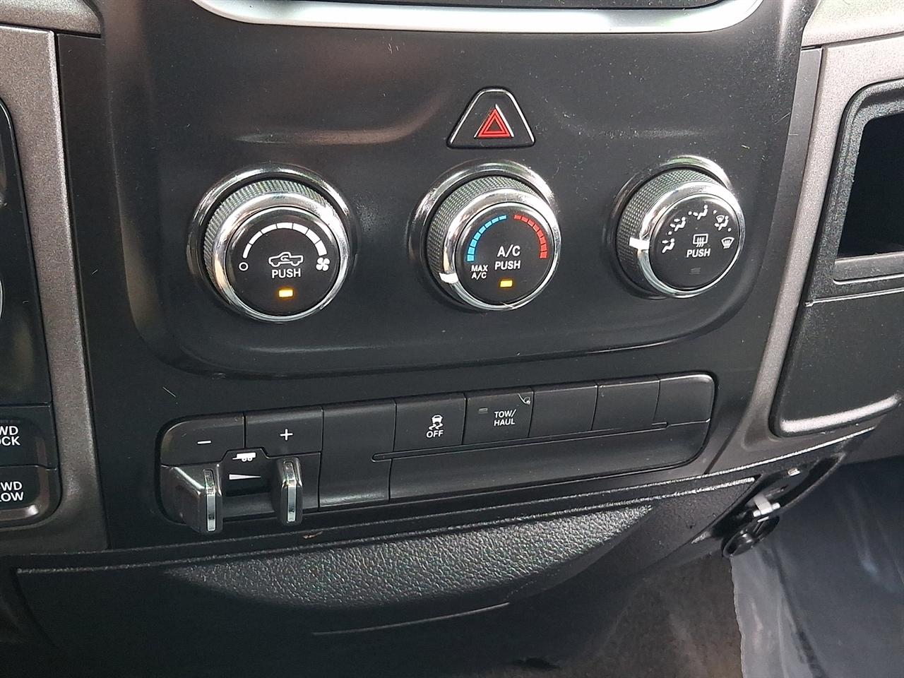Dodge 1500 Tradesman Crew Cab SWB 4WD 2015