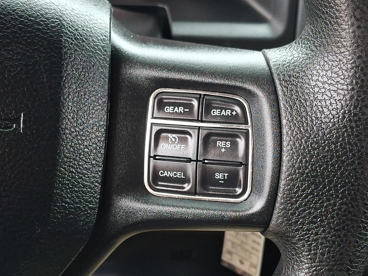 Dodge 1500 Tradesman Crew Cab SWB 4WD 2015