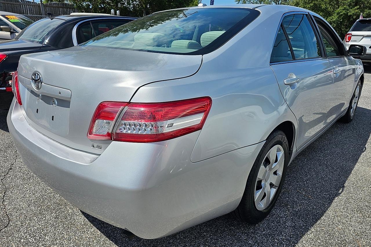 Toyota Camry LE 6-Spd AT 2011