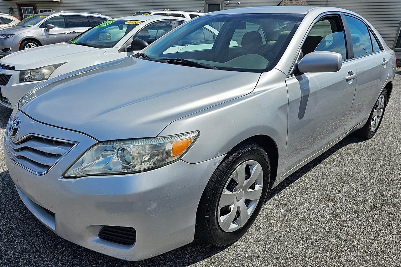 Toyota Camry LE 6-Spd AT 2011