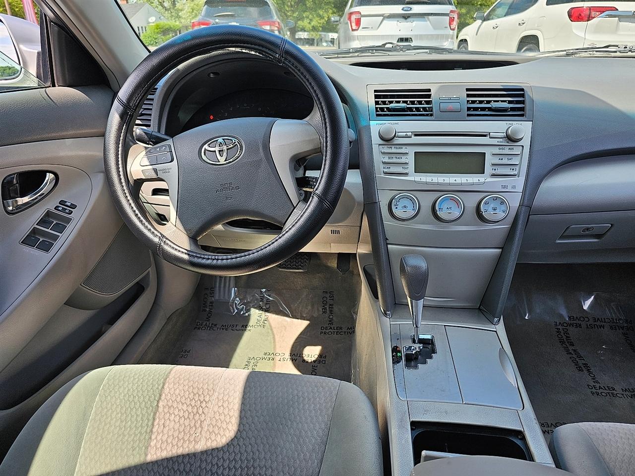 Toyota Camry LE 6-Spd AT 2011