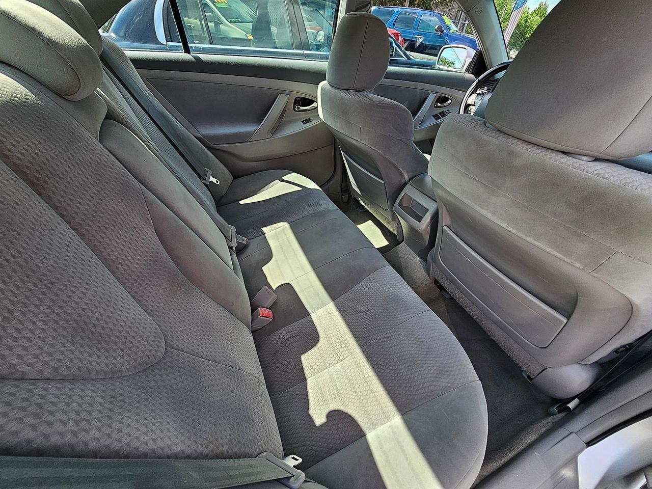 Toyota Camry LE 6-Spd AT 2011