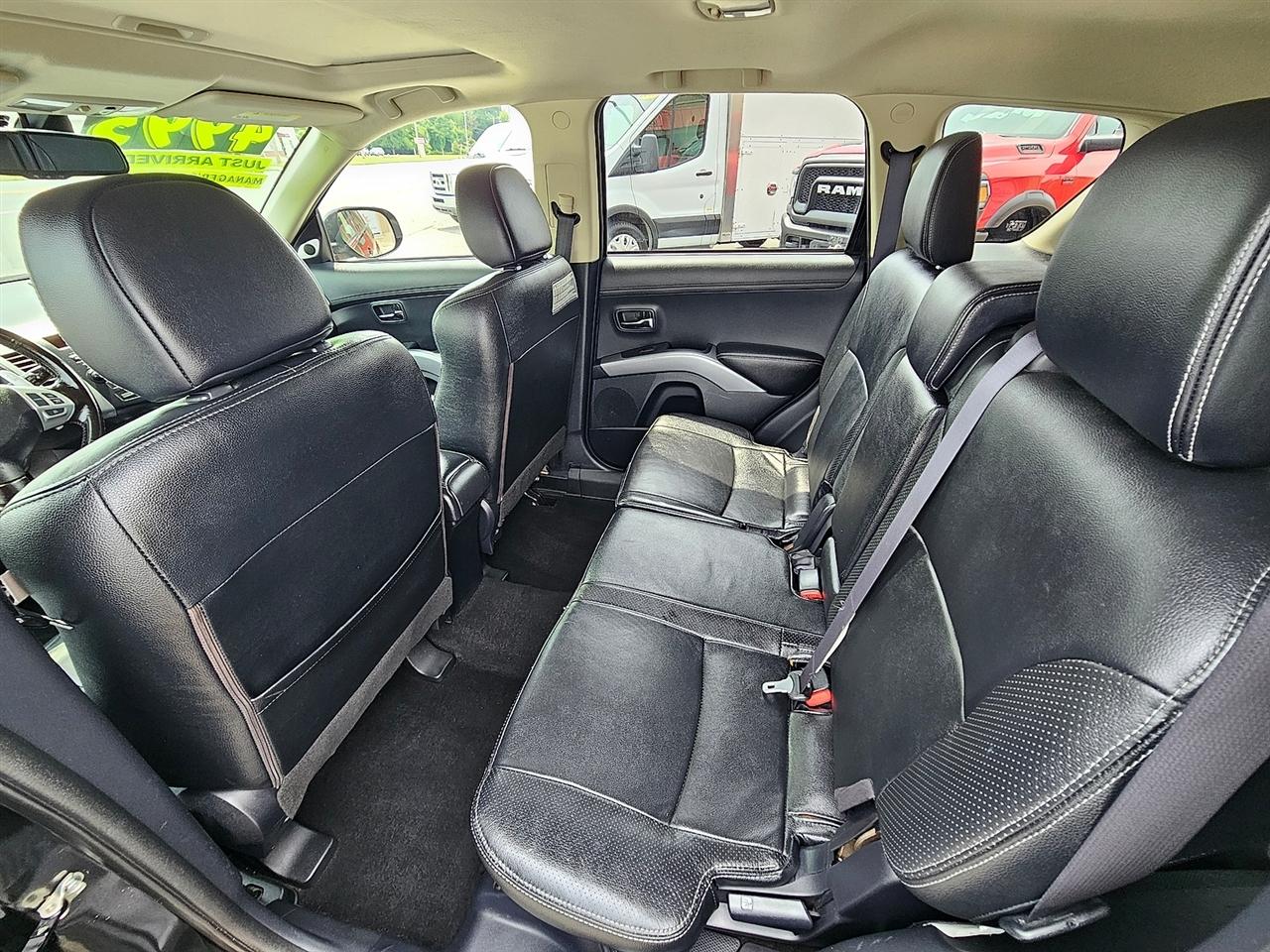 Mitsubishi Outlander GT 2WD 2013