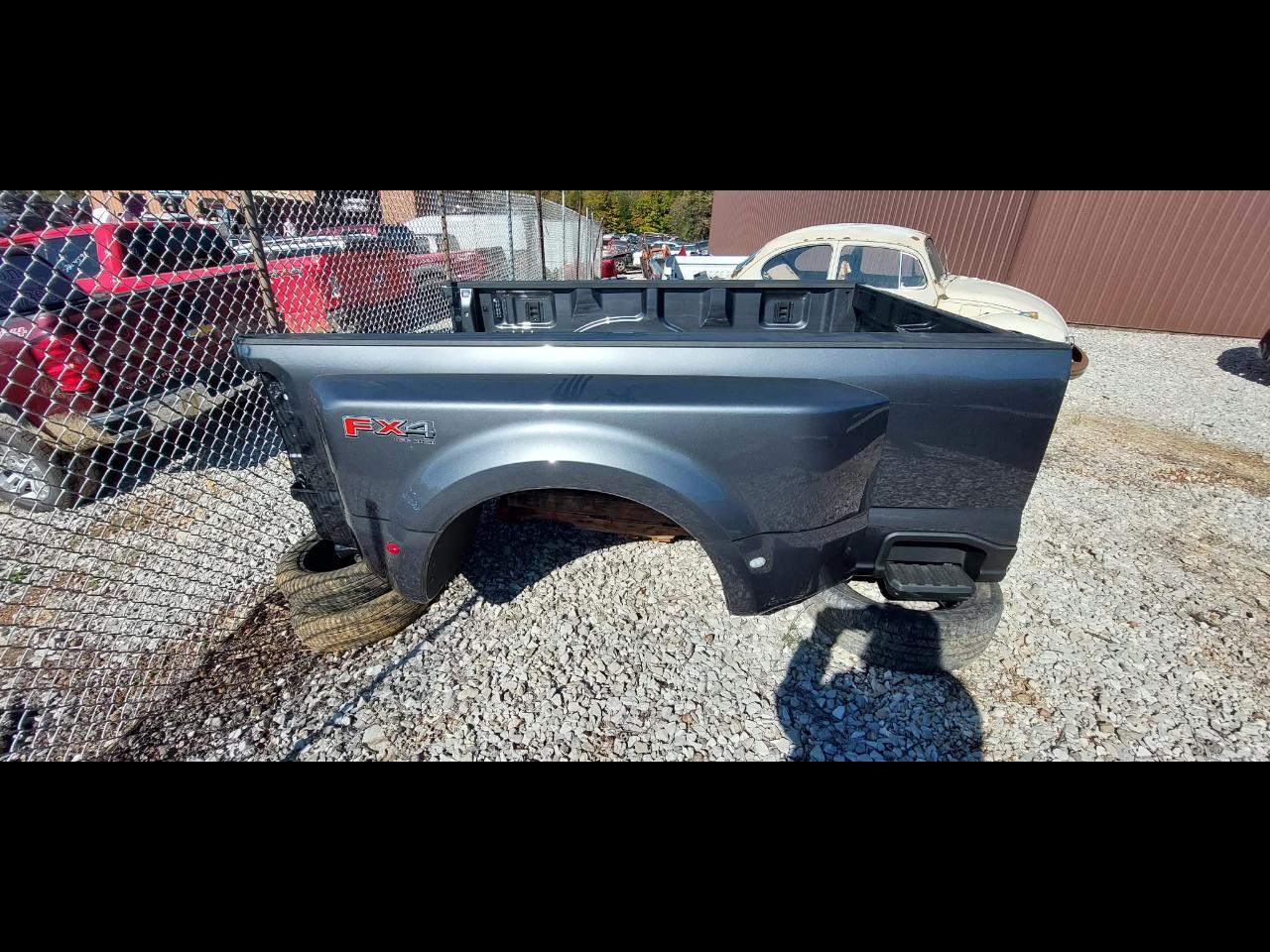 Ford F350SD Platinum Crew Cab 4WD LWB DRW 2026