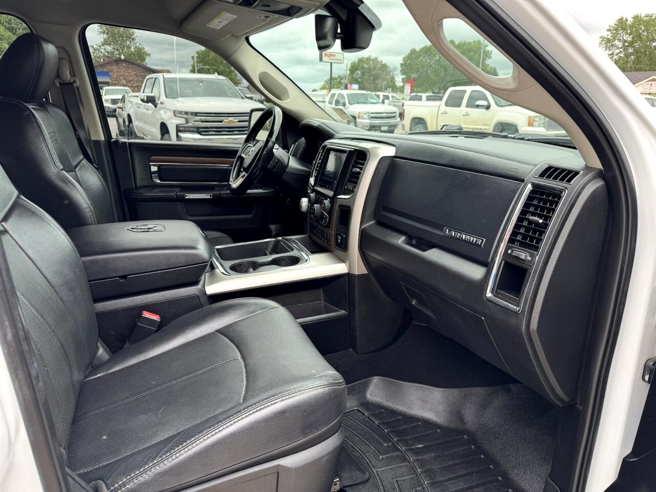 RAM 1500 Laramie Crew Cab SWB 4WD 2018 RAM 1500 Laramie Crew Cab SWB 4WD 2018