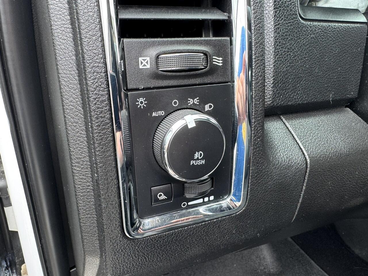 RAM 1500 Laramie Crew Cab SWB 4WD 2018 RAM 1500 Laramie Crew Cab SWB 4WD 2018