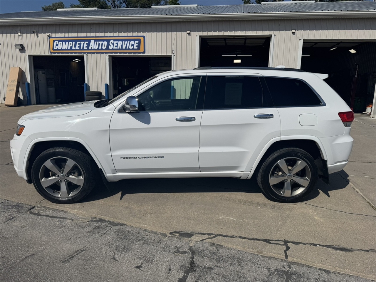 Jeep Grand Cherokee Overland 4WD 2016 Jeep Grand Cherokee Overland 4WD 2016