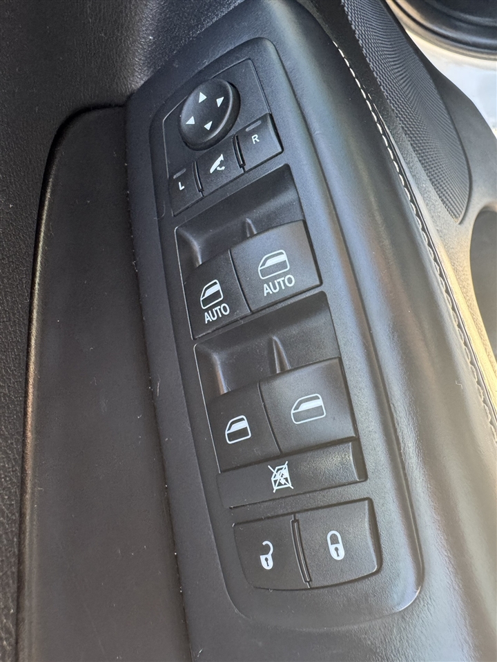 Jeep Grand Cherokee Overland 4WD 2016 Jeep Grand Cherokee Overland 4WD 2016