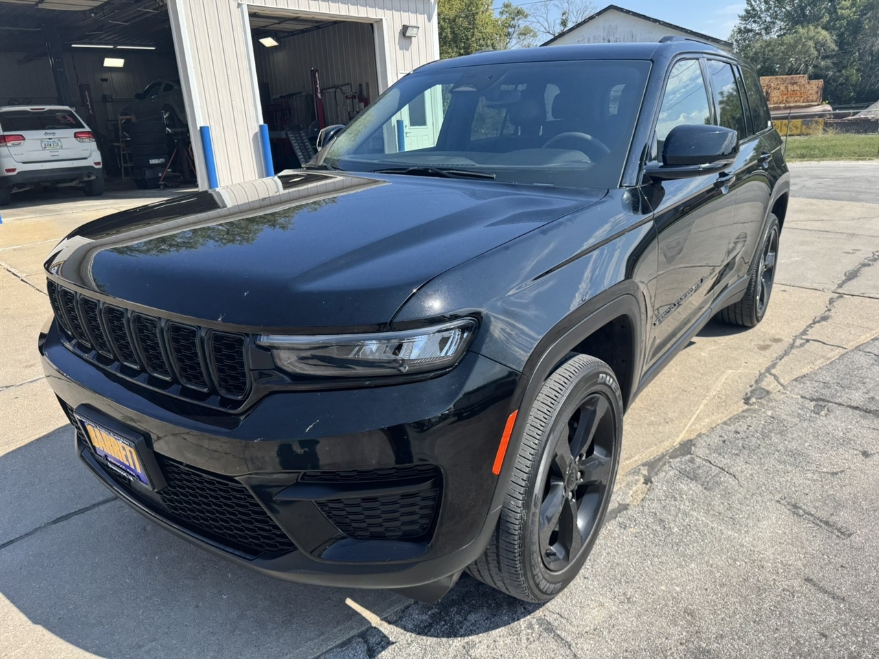 Jeep Grand Cherokee Laredo 4WD 2023 Jeep Grand Cherokee Laredo 4WD 2023