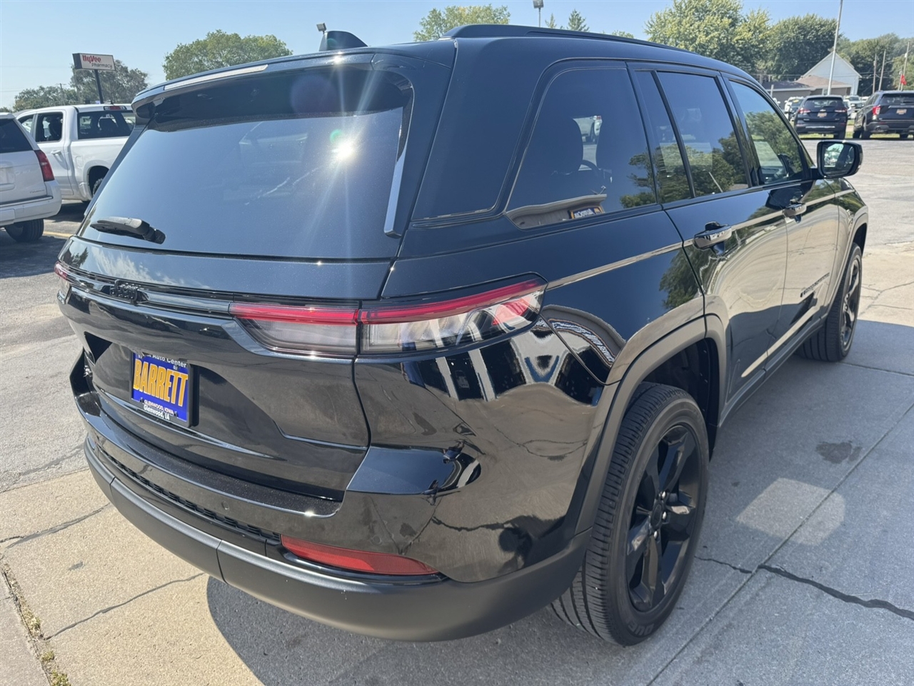 Jeep Grand Cherokee Laredo 4WD 2023 Jeep Grand Cherokee Laredo 4WD 2023