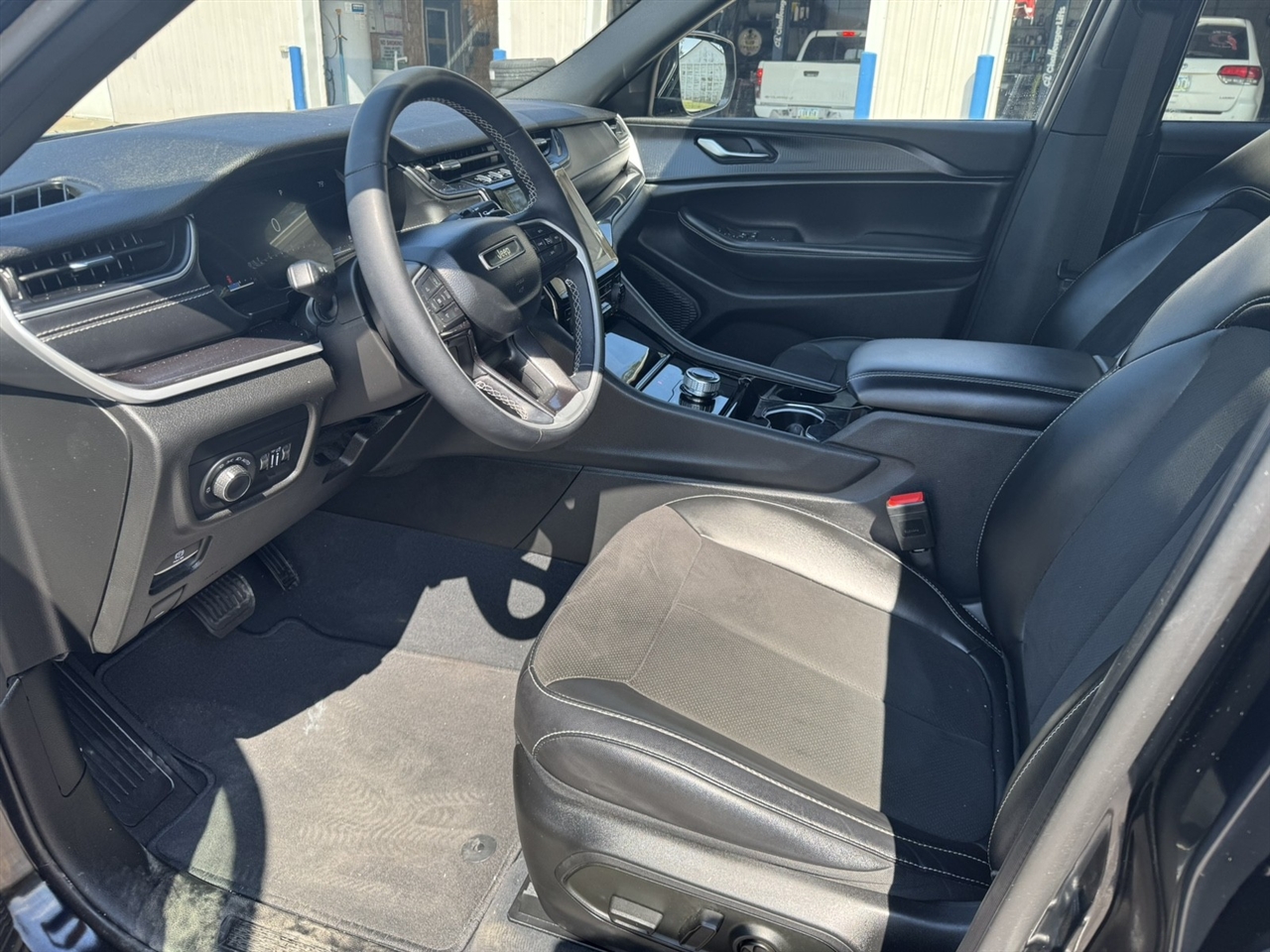 Jeep Grand Cherokee Laredo 4WD 2023 Jeep Grand Cherokee Laredo 4WD 2023