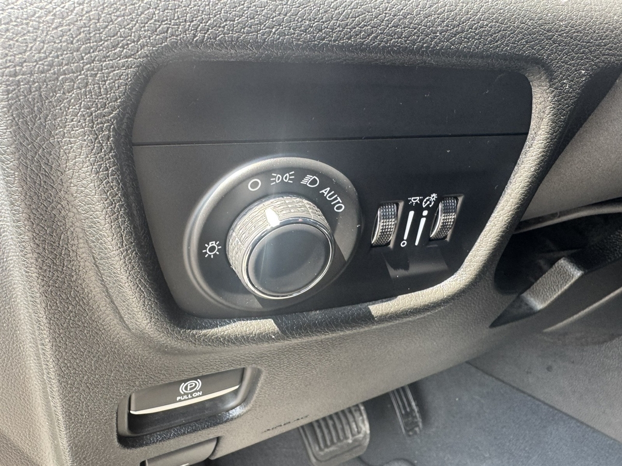 Jeep Grand Cherokee Laredo 4WD 2023 Jeep Grand Cherokee Laredo 4WD 2023