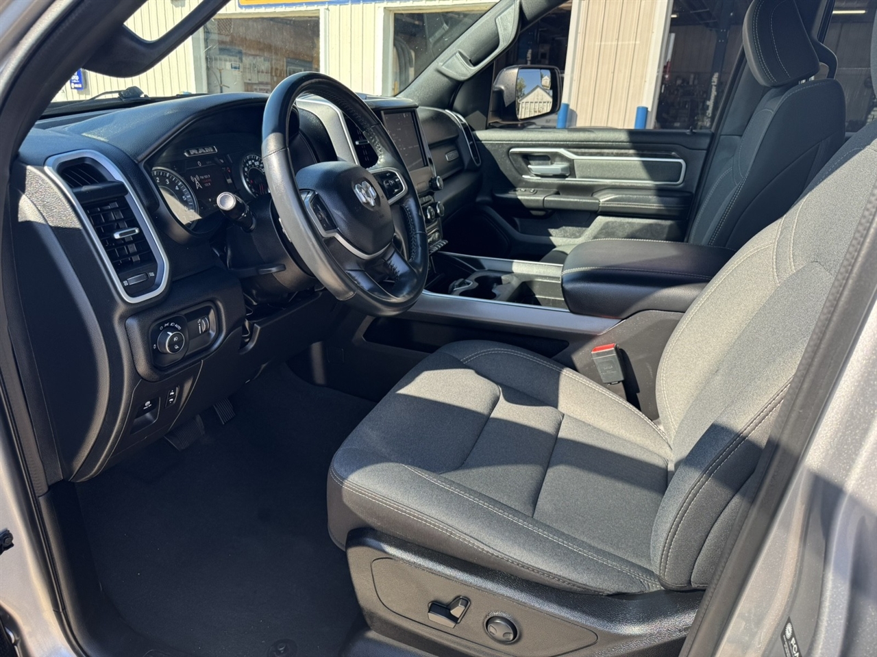 RAM 1500 Big Horn Crew Cab SWB 4WD 2022 RAM 1500 Big Horn Crew Cab SWB 4WD 2022