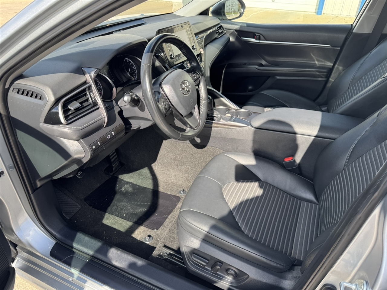 Toyota Camry SE 2023