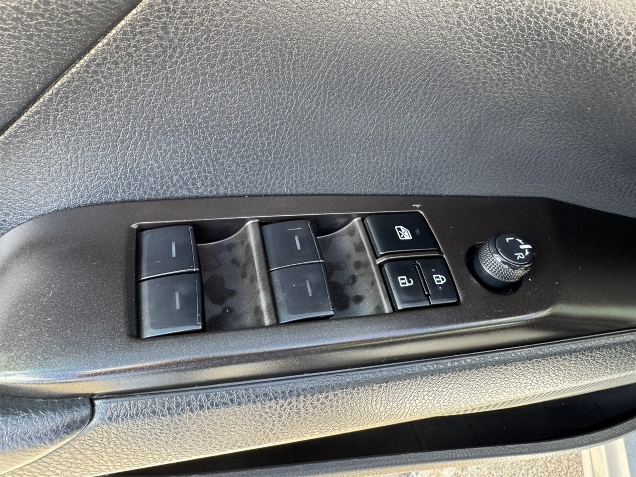 Toyota Camry SE 2023