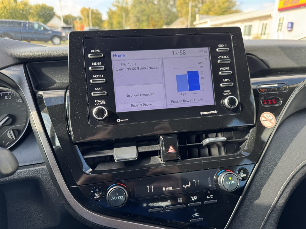 Toyota Camry SE 2023