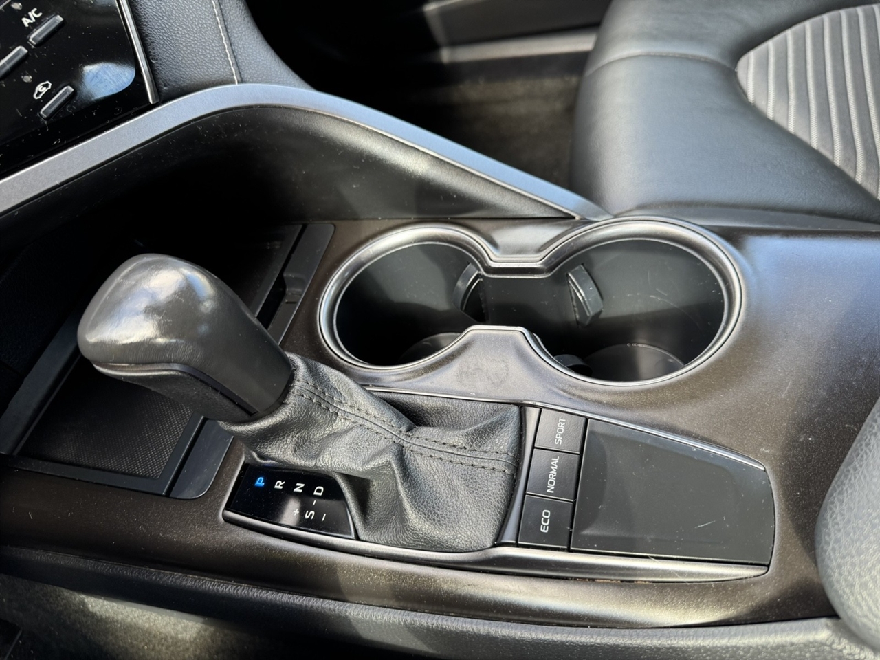 Toyota Camry SE 2023