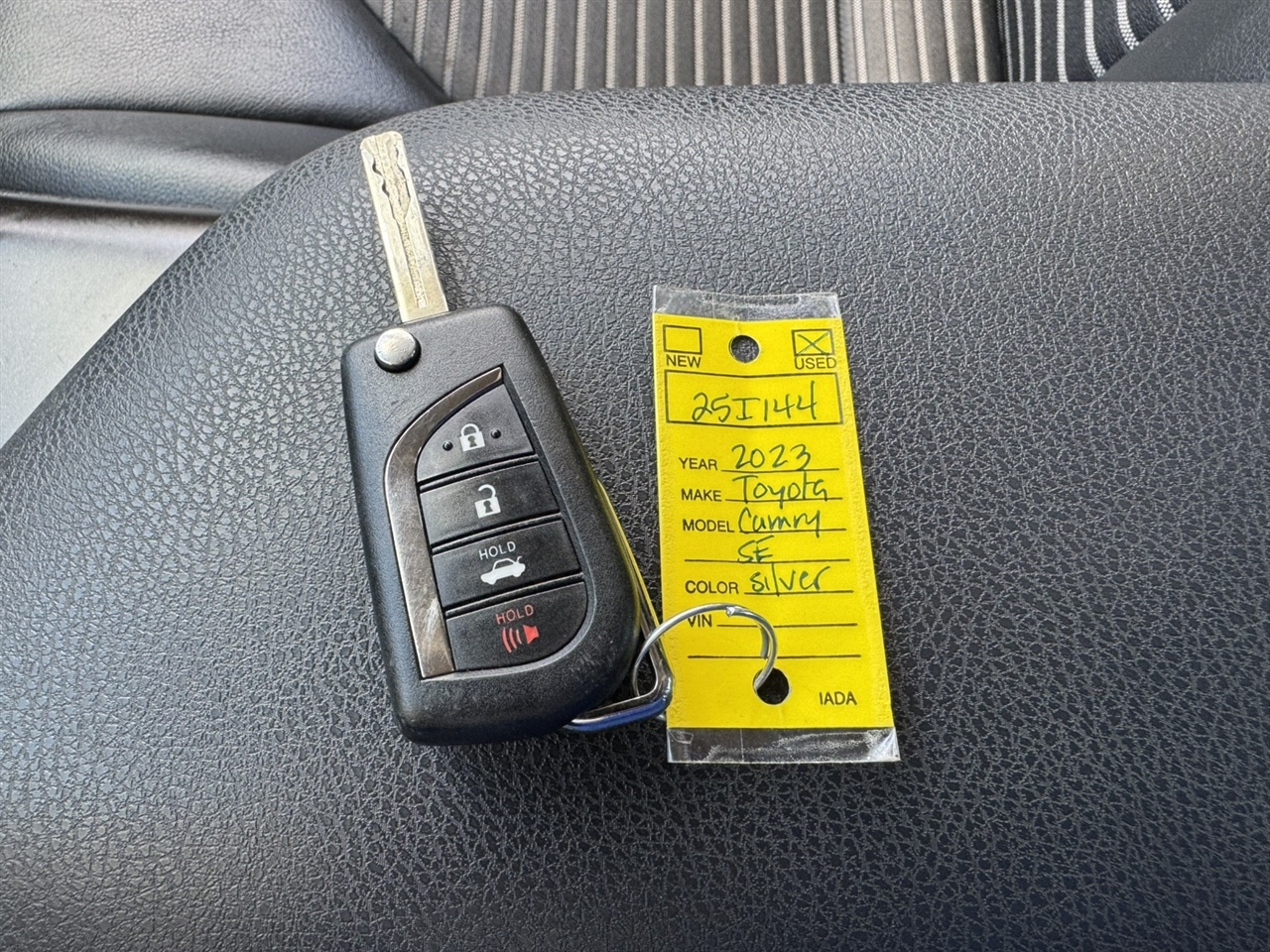 Toyota Camry SE 2023