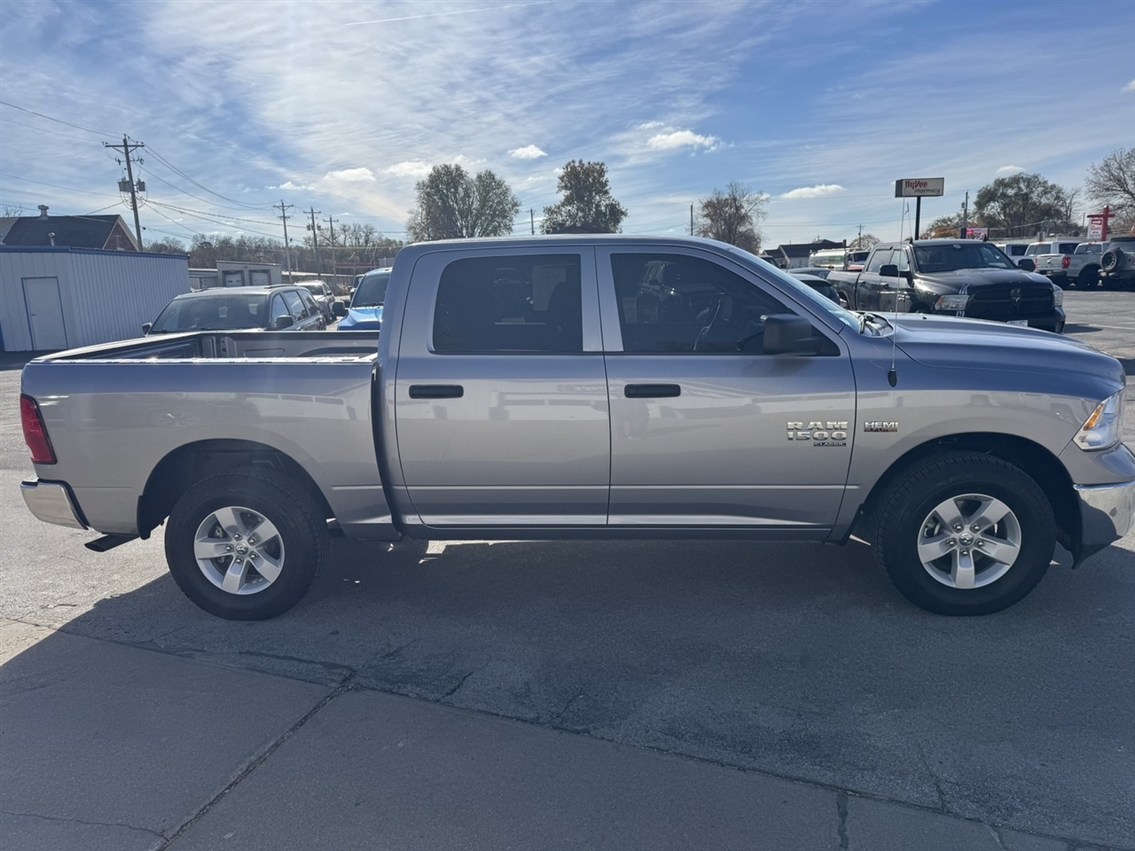 RAM 1500 Classic Tradesman Crew Cab SWB 4WD 2024